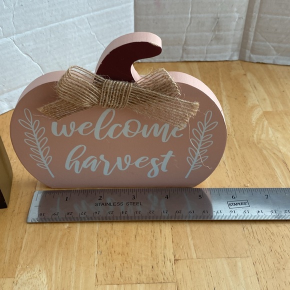 Harvest decor set 3 wooden fall decorations. Pumpkin & scarecrows. Halloween NWT - Picture 8 of 8